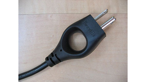 0-breville_plug2